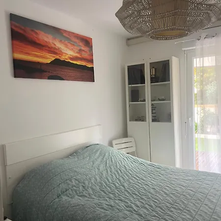 A 10 Minute De La * La Seyne-sur-Mer